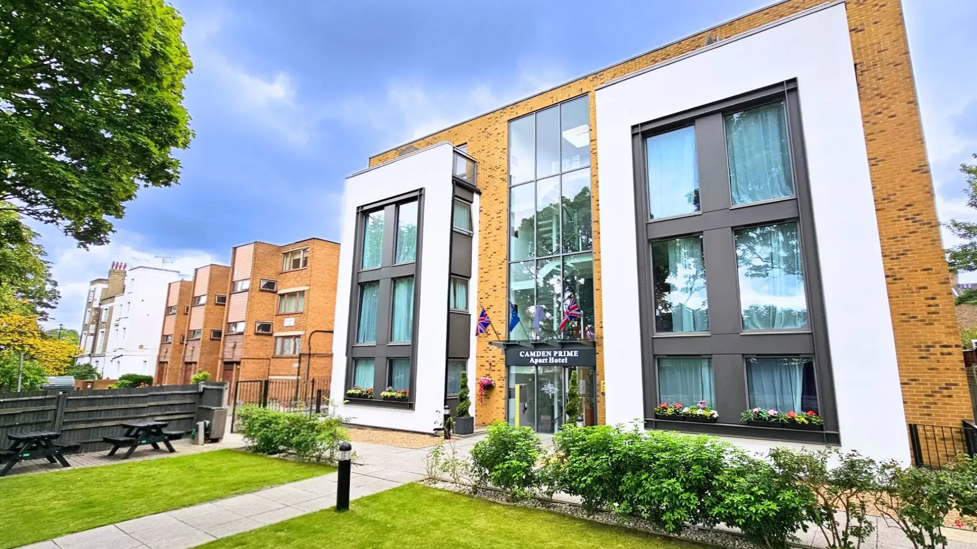 Camden Prime Apart Hotel Slider 1